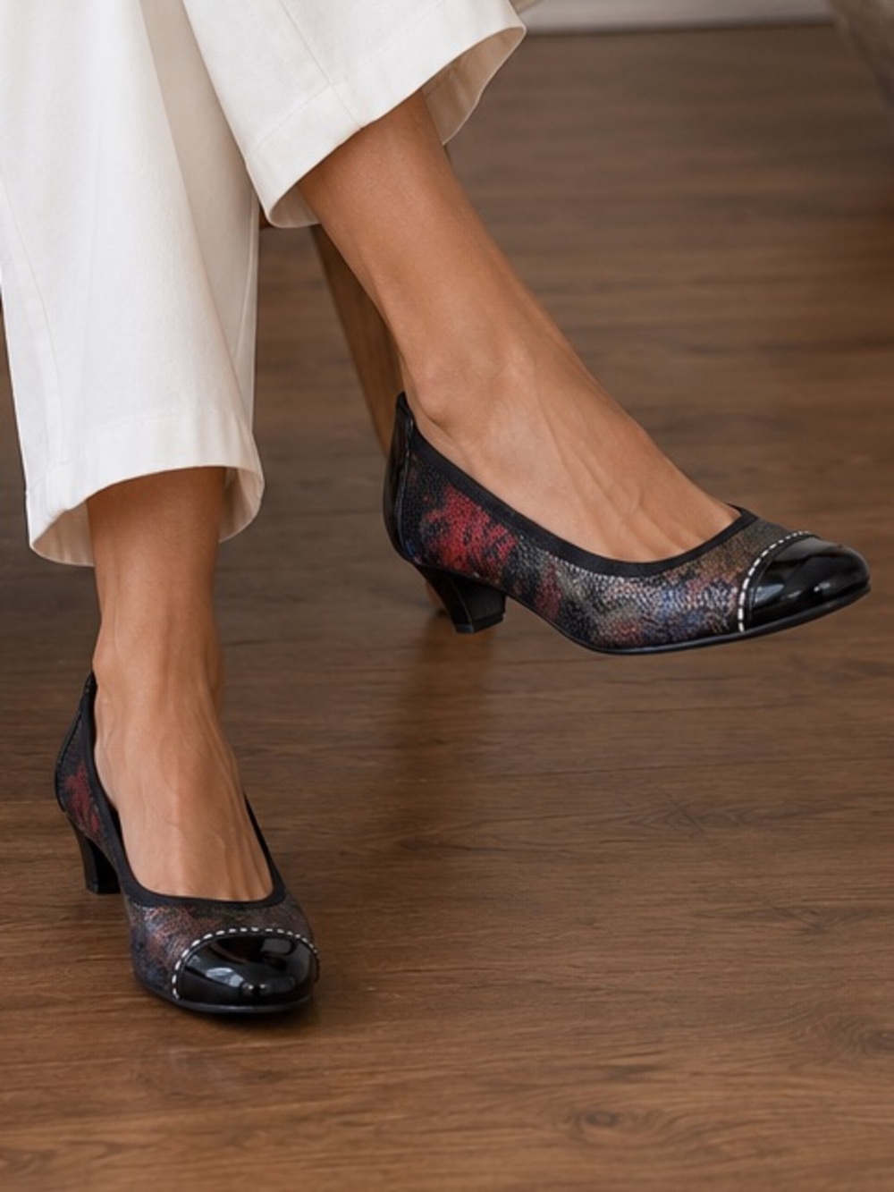 Classic Low Heel Pumps in Black Multicolor
